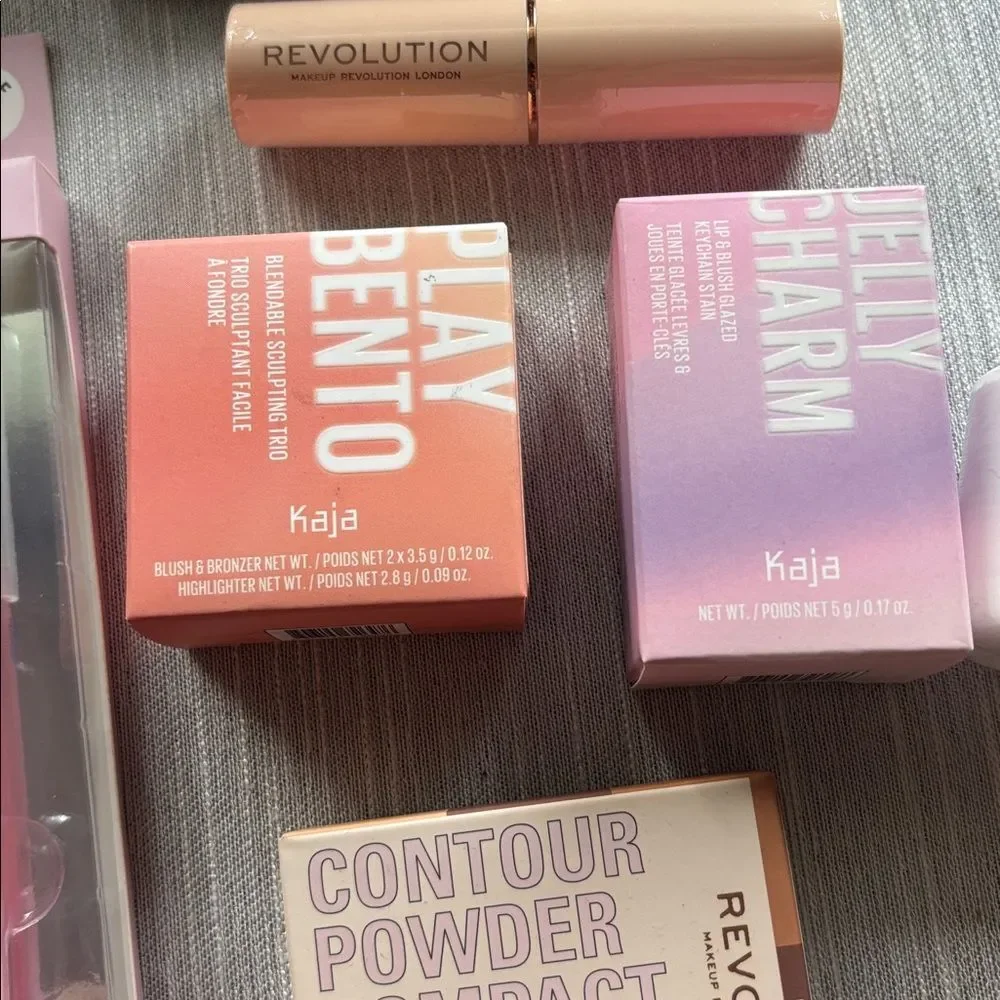 NWT New Light - Jeffree Star Revolution Kaja Makeup Bundle of 8 Items Light